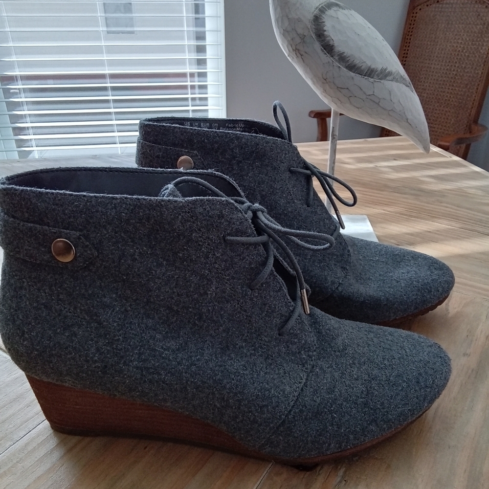 Dr. Sholl's Grey Flannel Conquer  Wedge Booties Size 10 M